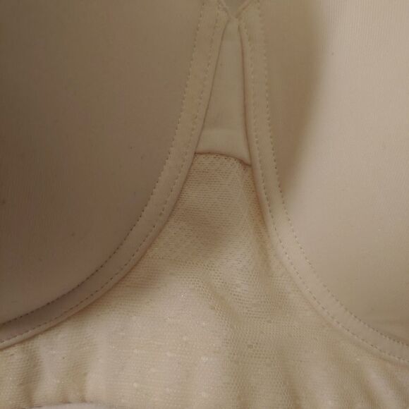NWT Vanity Fair Women's Size 42DD Coconut White Breathable Luxe Full Figure Bra. - Picture 2 of 8